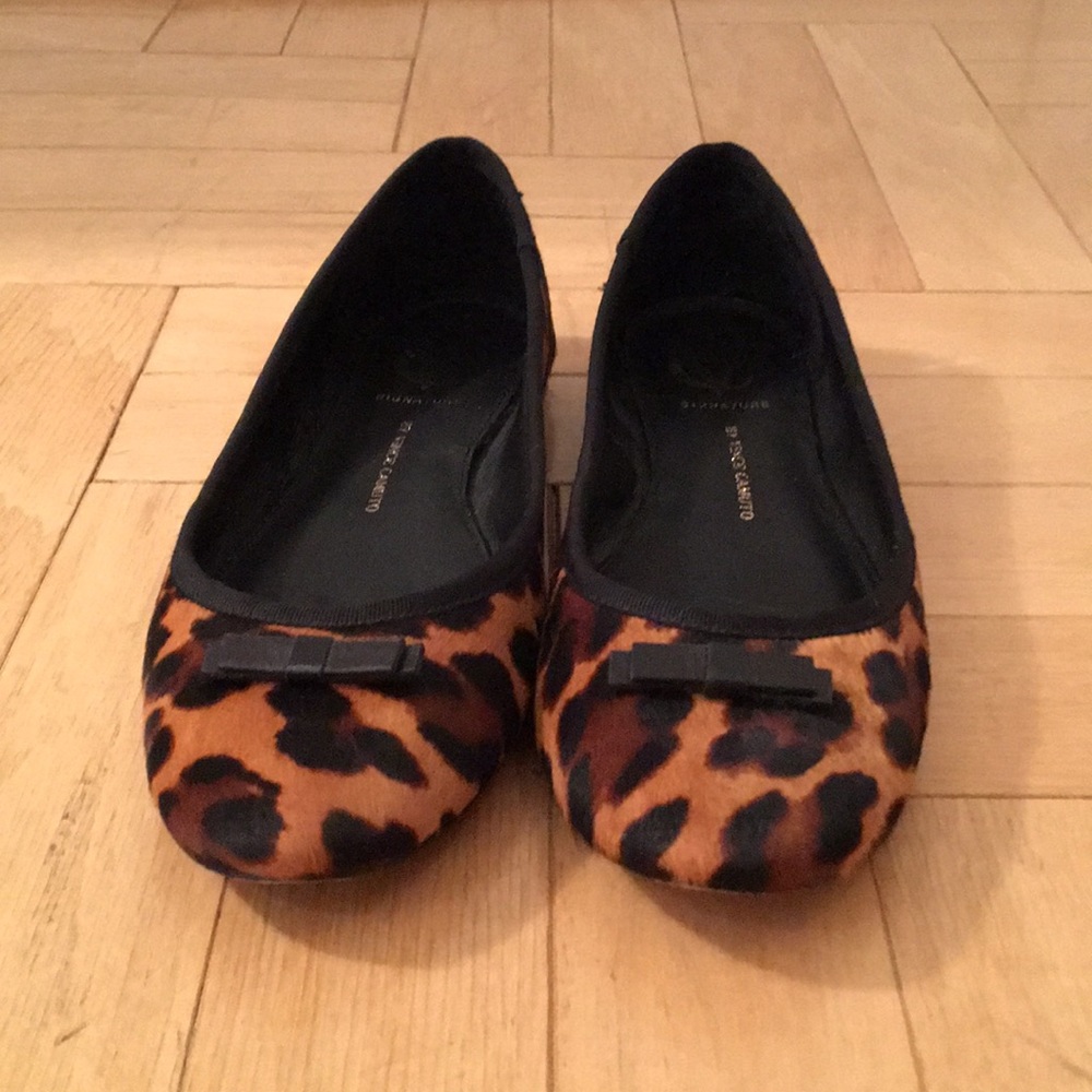 EUC Vince Camuto leopard print calf hair flats 7.5